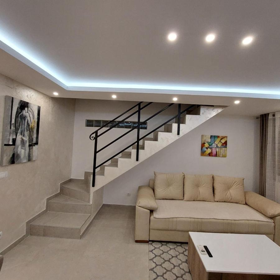 Apartman Lux Jelena Surčin エクステリア 写真