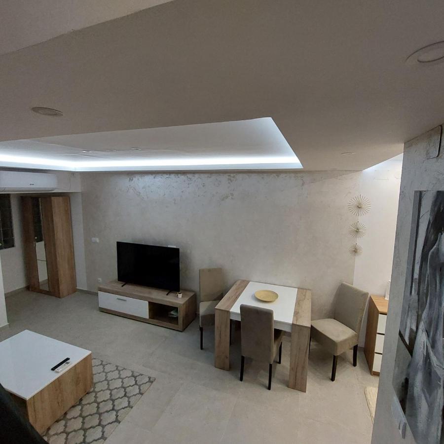 Apartman Lux Jelena Surčin エクステリア 写真