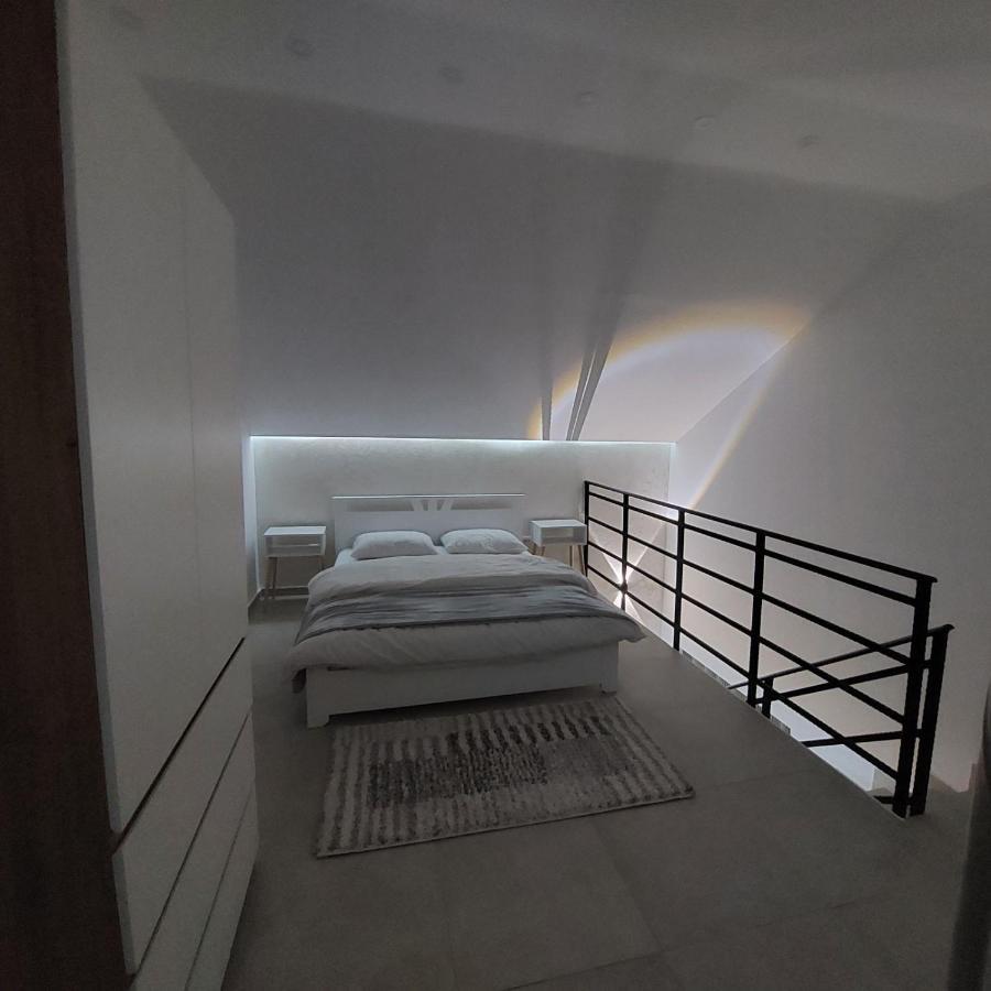 Apartman Lux Jelena Surčin エクステリア 写真