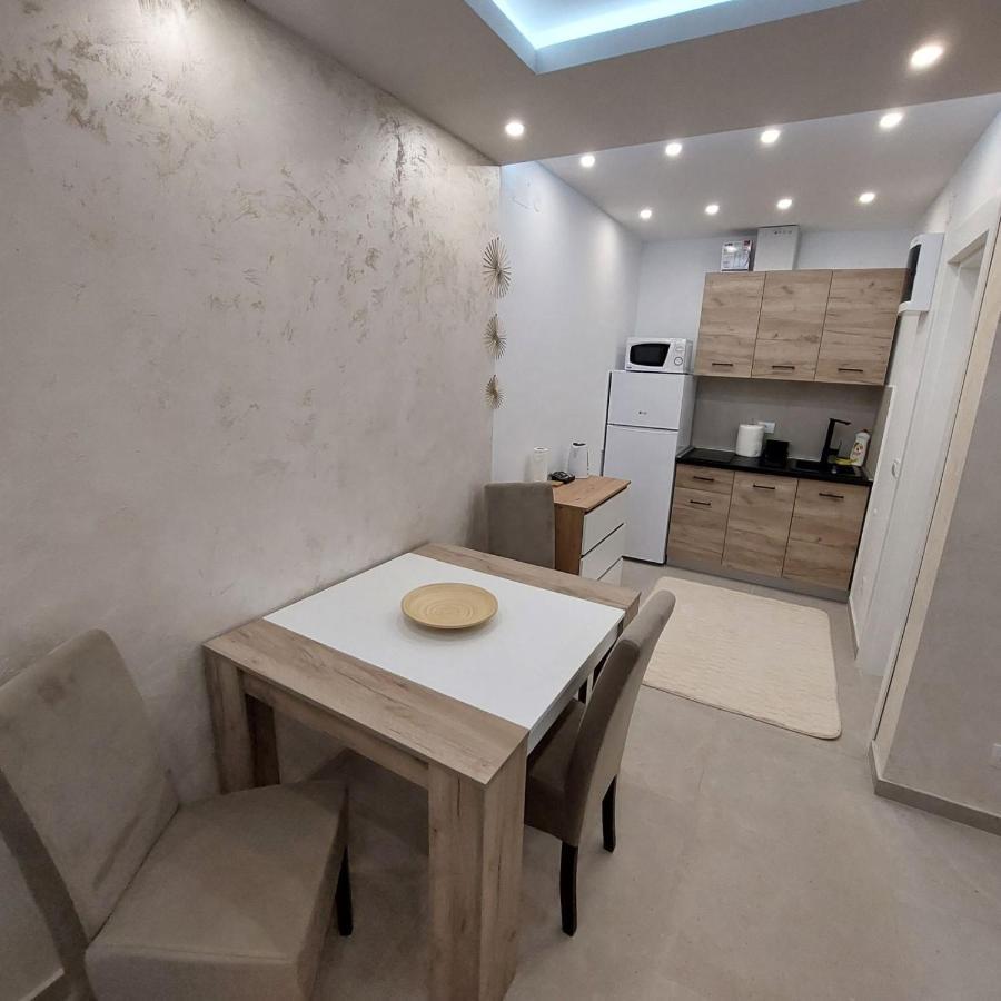 Apartman Lux Jelena Surčin エクステリア 写真